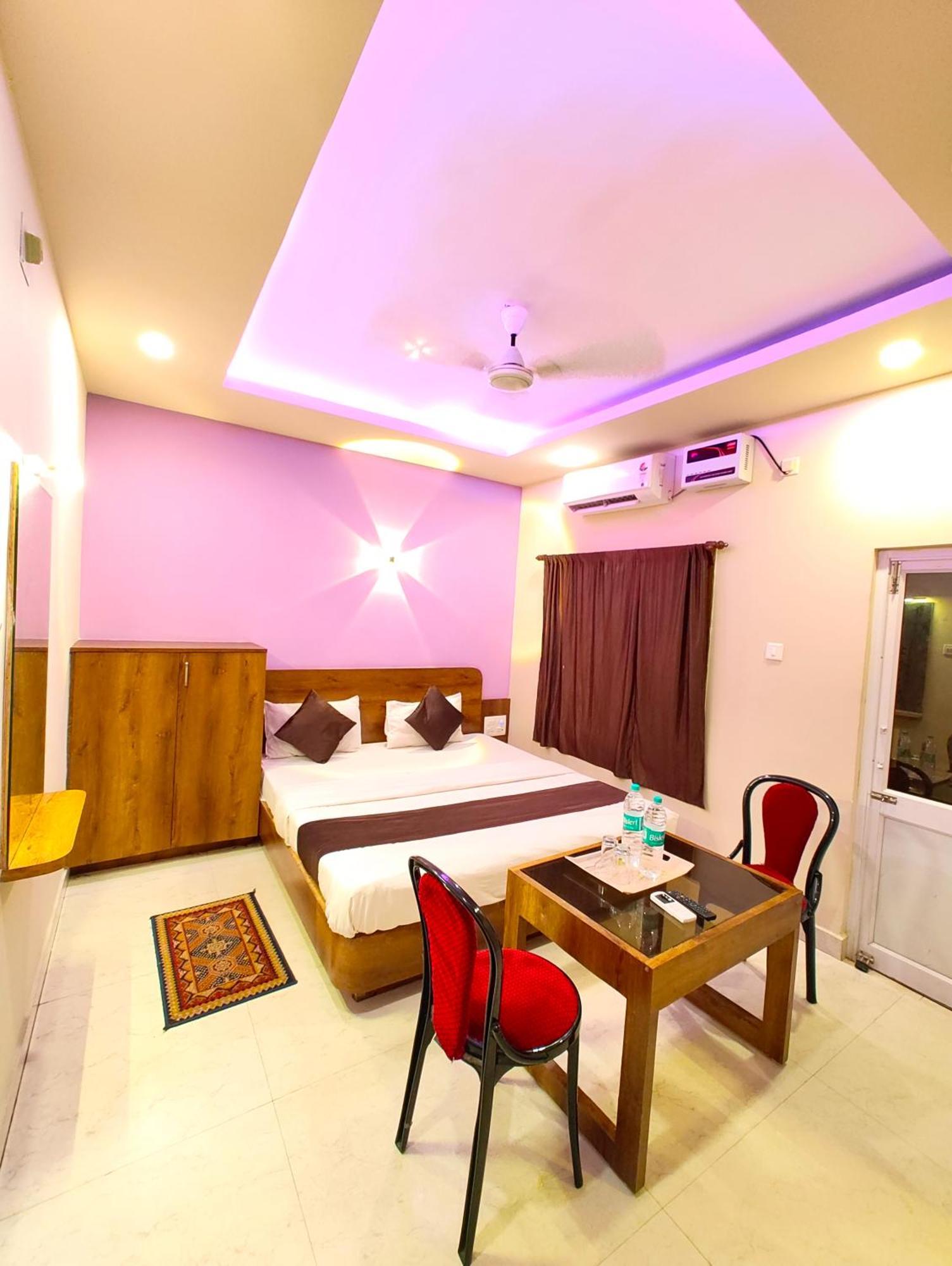 Hotel Blue Sagar - Near-bengali-market-sea-beach-and-temple With-lift-and-parking-facilities-restaurant Available-best Seller In City Puri