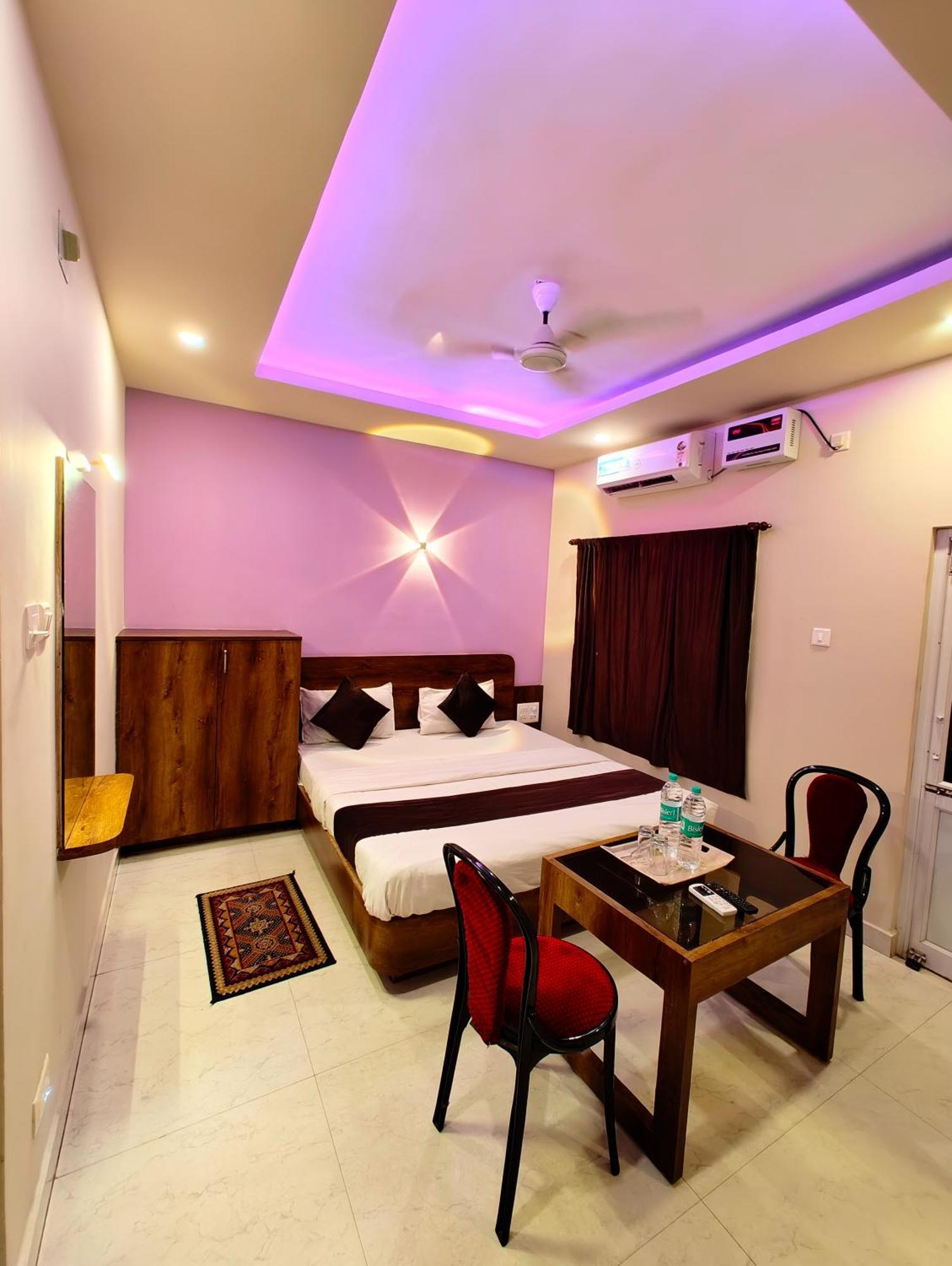 Hotel Blue Sagar - Near-bengali-market-sea-beach-and-temple With-lift-and-parking-facilities-restaurant Available-best Seller In City Puri