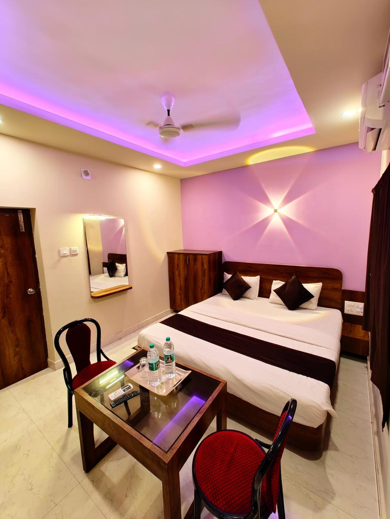 Hotel Blue Sagar - Near-bengali-market-sea-beach-and-temple With-lift-and-parking-facilities-restaurant Available-best Seller In City