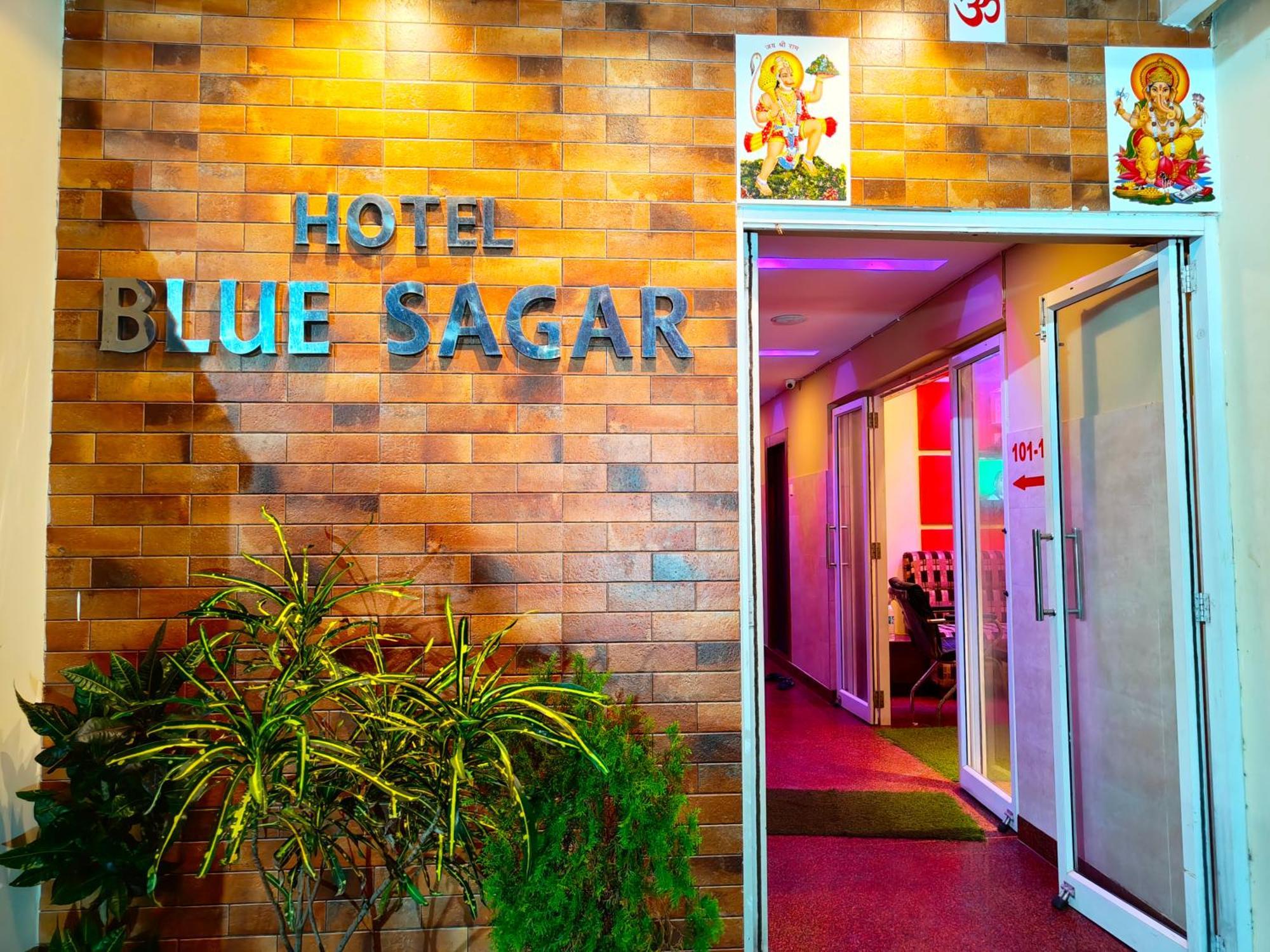 Blue Sagar - Near-bengali-market-sea-beach-and-temple With-lift-and-parking-facilities-restaurant Available-best Seller In City Hotel Puri