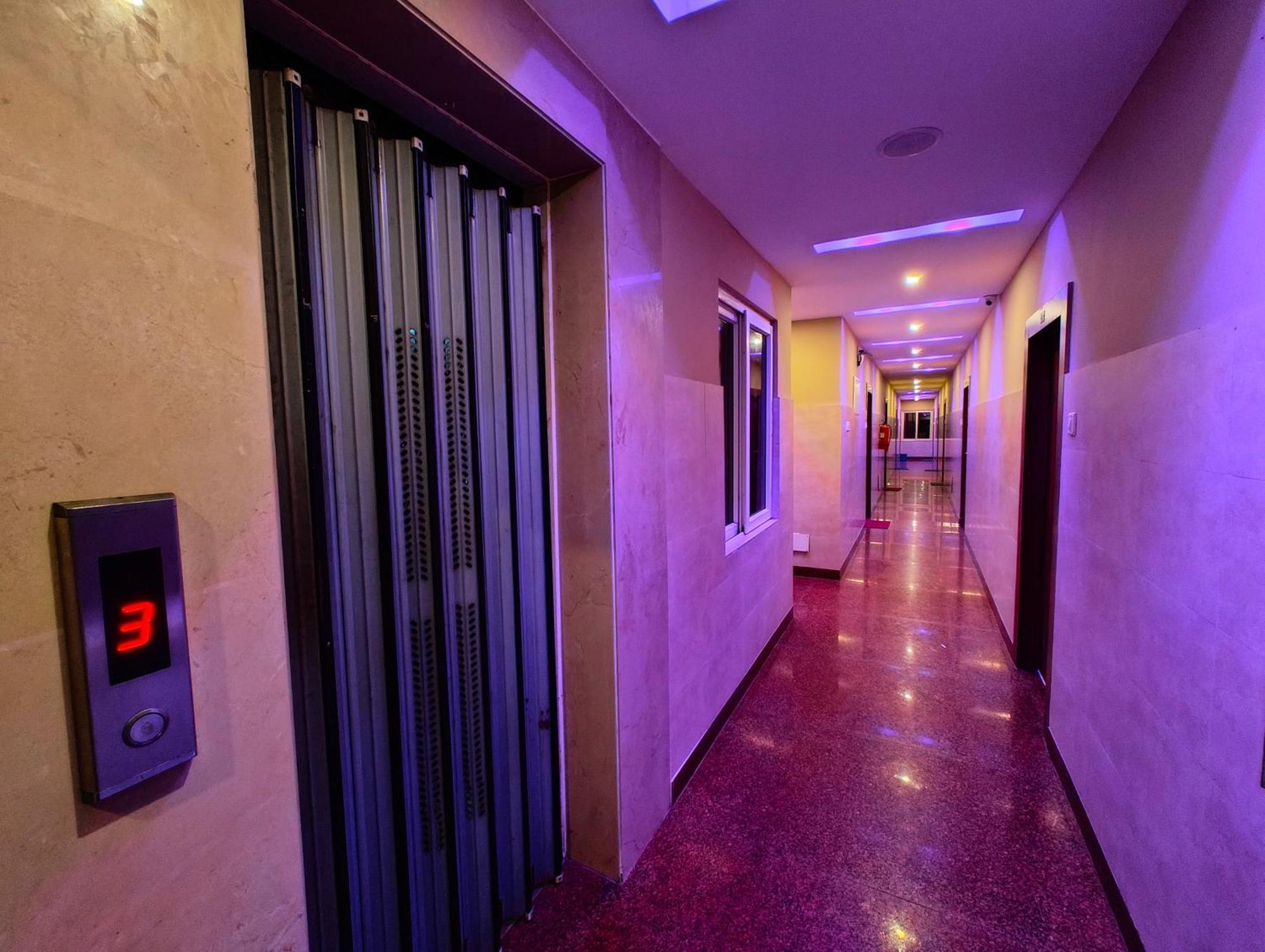 Blue Sagar - Near-bengali-market-sea-beach-and-temple With-lift-and-parking-facilities-restaurant Available-best Seller In City Hotel