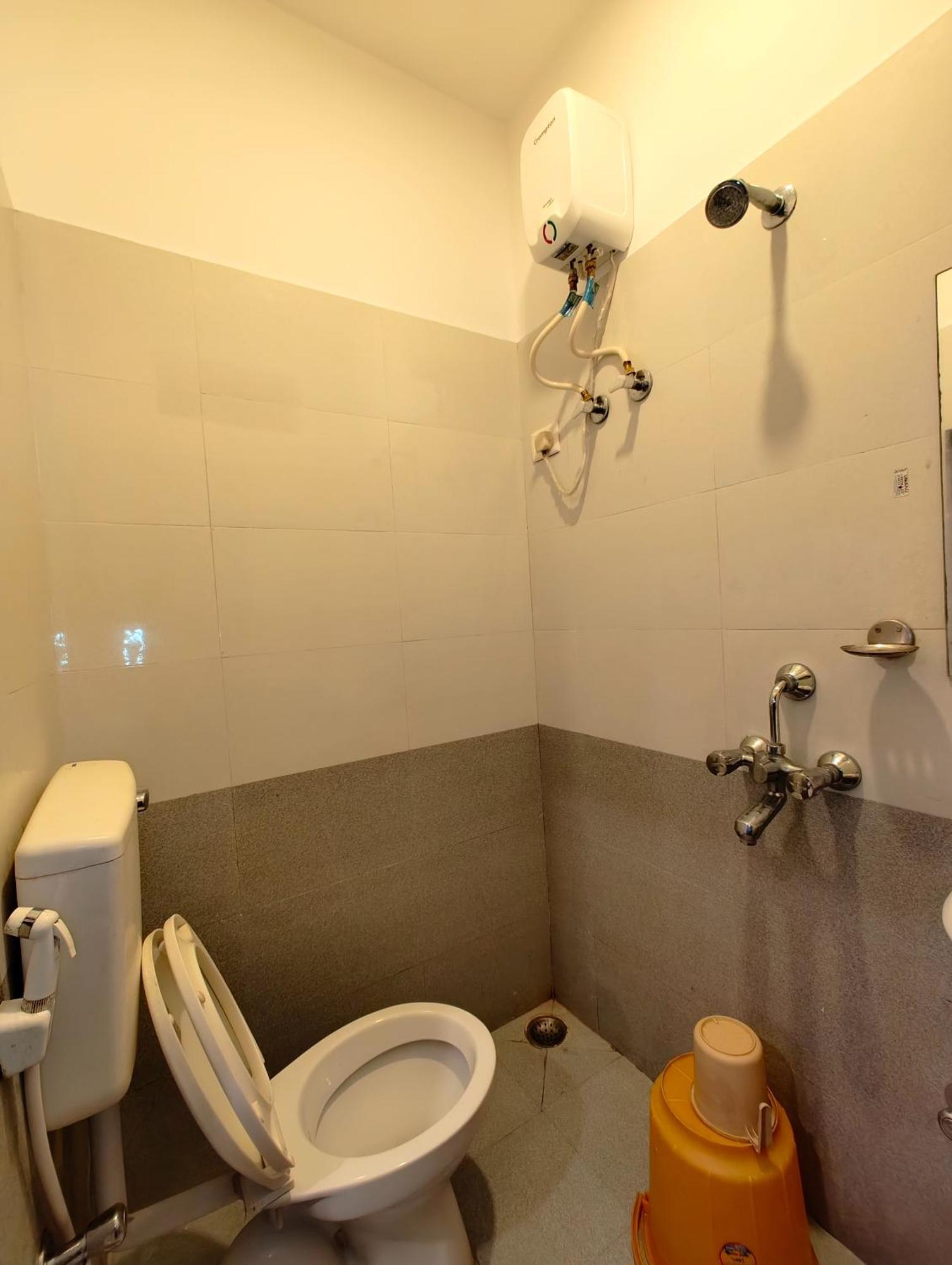 Hotel Blue Sagar - Near-bengali-market-sea-beach-and-temple With-lift-and-parking-facilities-restaurant Available-best Seller In City Puri