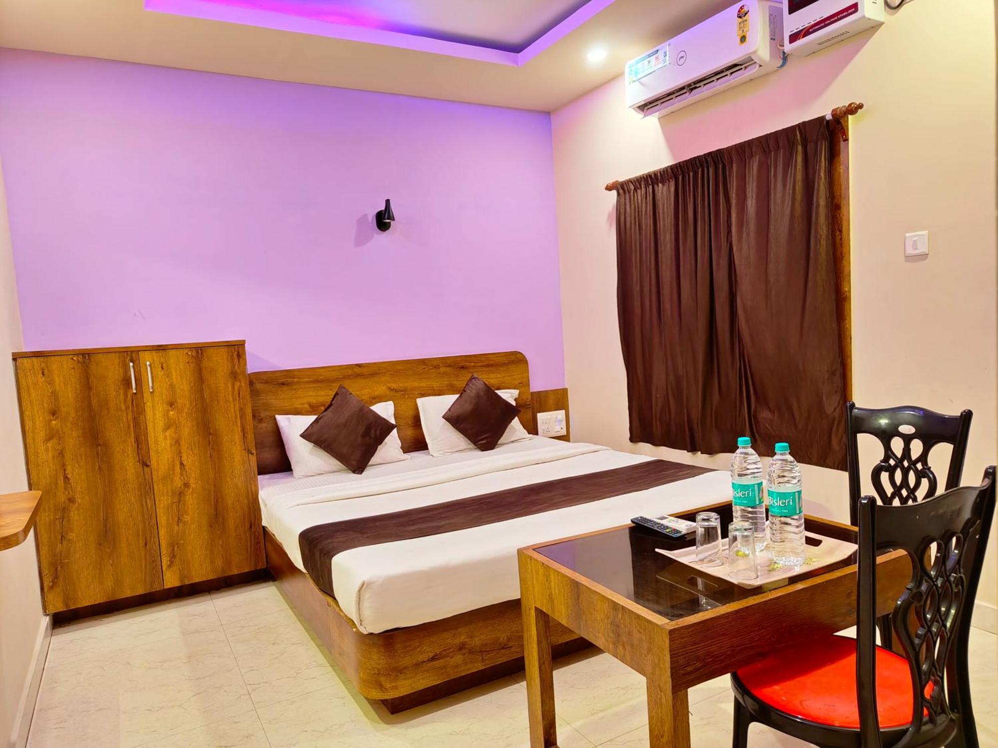 Blue Sagar - Near-bengali-market-sea-beach-and-temple With-lift-and-parking-facilities-restaurant Available-best Seller In City Puri
