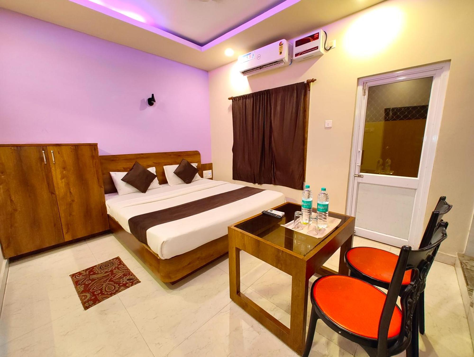 Blue Sagar - Near-bengali-market-sea-beach-and-temple With-lift-and-parking-facilities-restaurant Available-best Seller In City Hotel