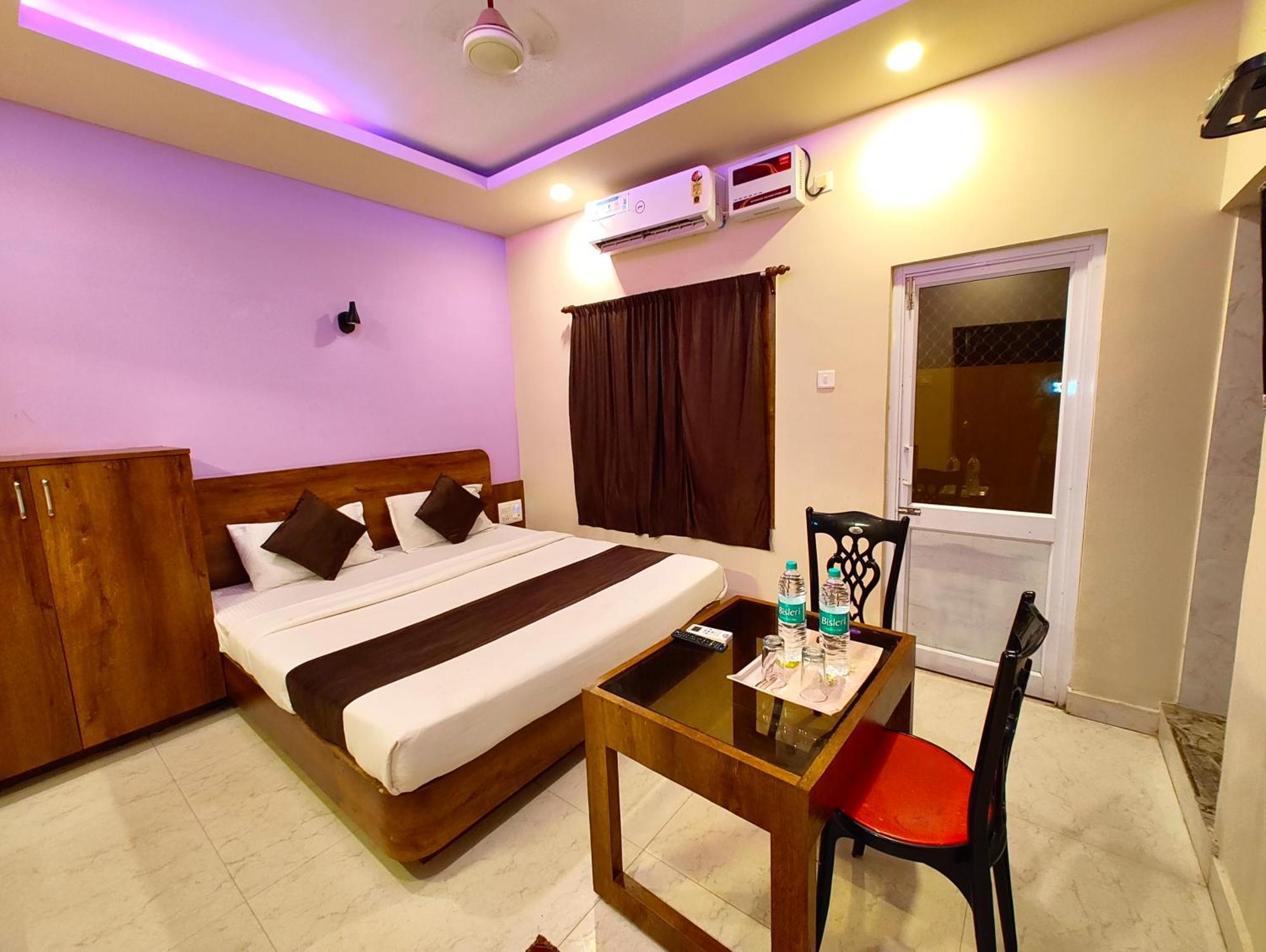 Hotel Blue Sagar - Near-bengali-market-sea-beach-and-temple With-lift-and-parking-facilities-restaurant Available-best Seller In City 4*