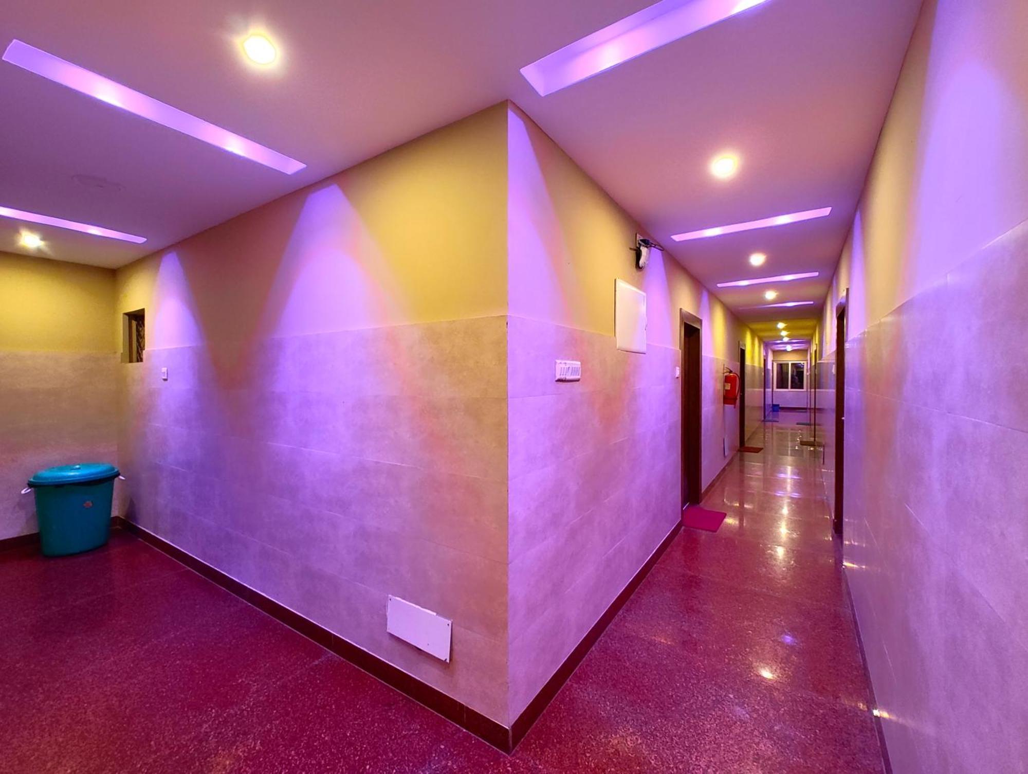 Blue Sagar - Near-bengali-market-sea-beach-and-temple With-lift-and-parking-facilities-restaurant Available-best Seller In City Hotel 4*