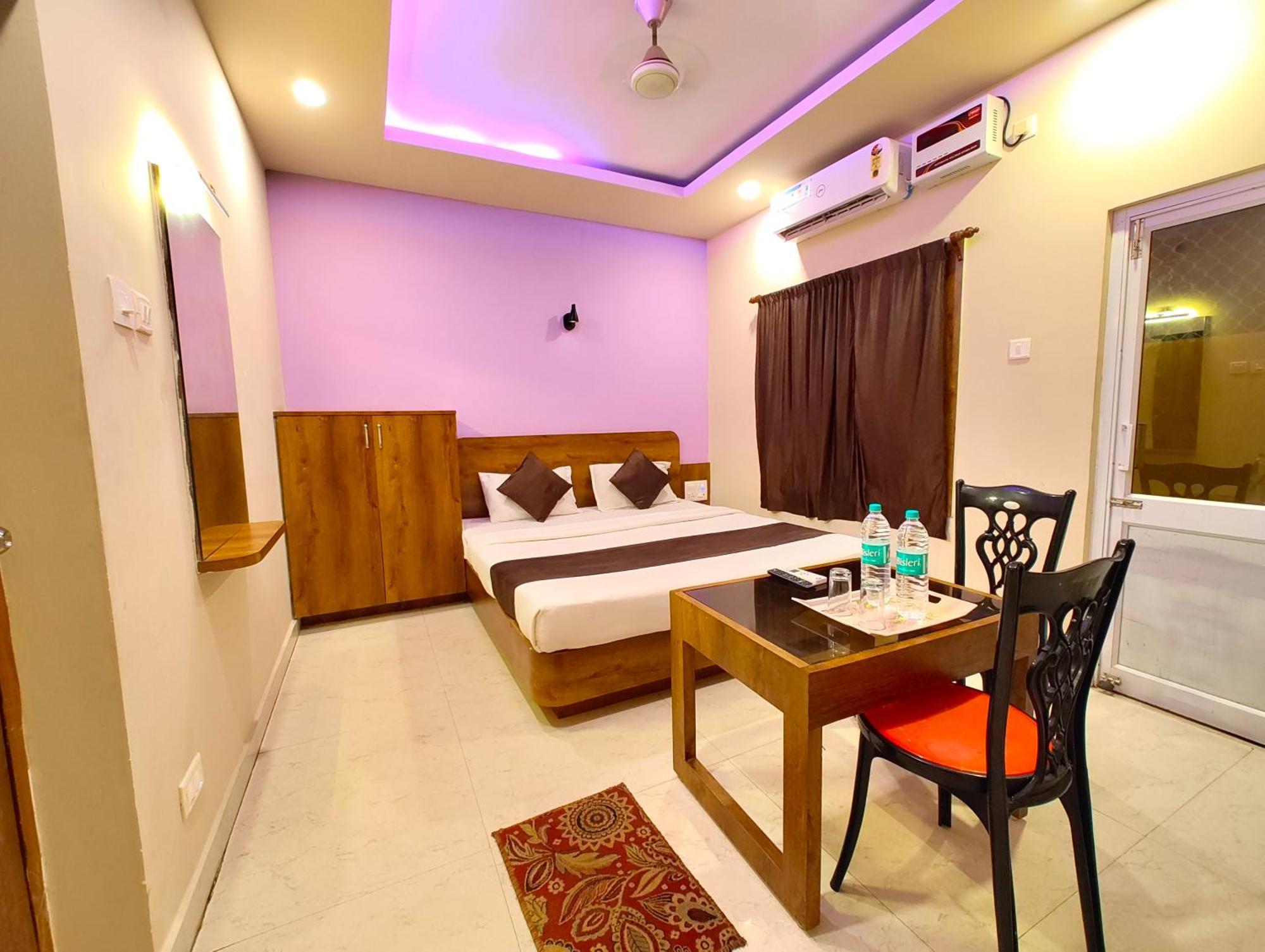 Blue Sagar - Near-bengali-market-sea-beach-and-temple With-lift-and-parking-facilities-restaurant Available-best Seller In City Puri