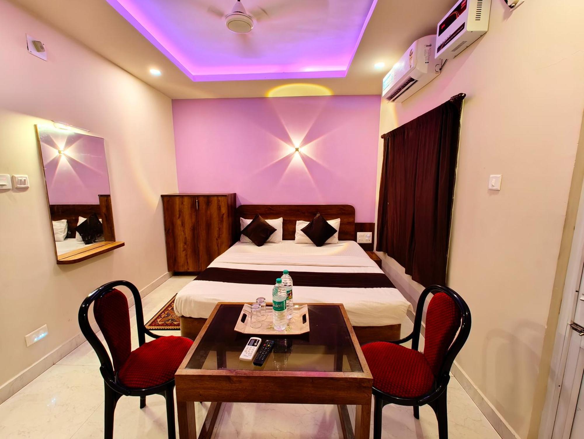 Blue Sagar - Near-bengali-market-sea-beach-and-temple With-lift-and-parking-facilities-restaurant Available-best Seller In City Puri