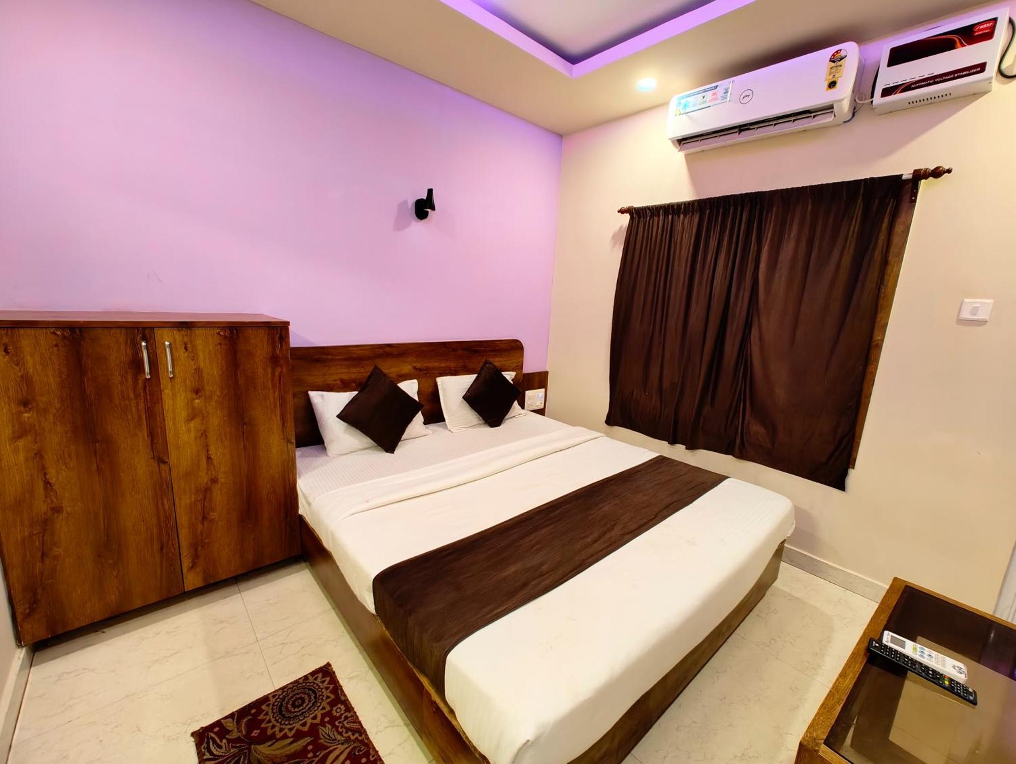 Blue Sagar - Near-bengali-market-sea-beach-and-temple With-lift-and-parking-facilities-restaurant Available-best Seller In City Hotel 4*