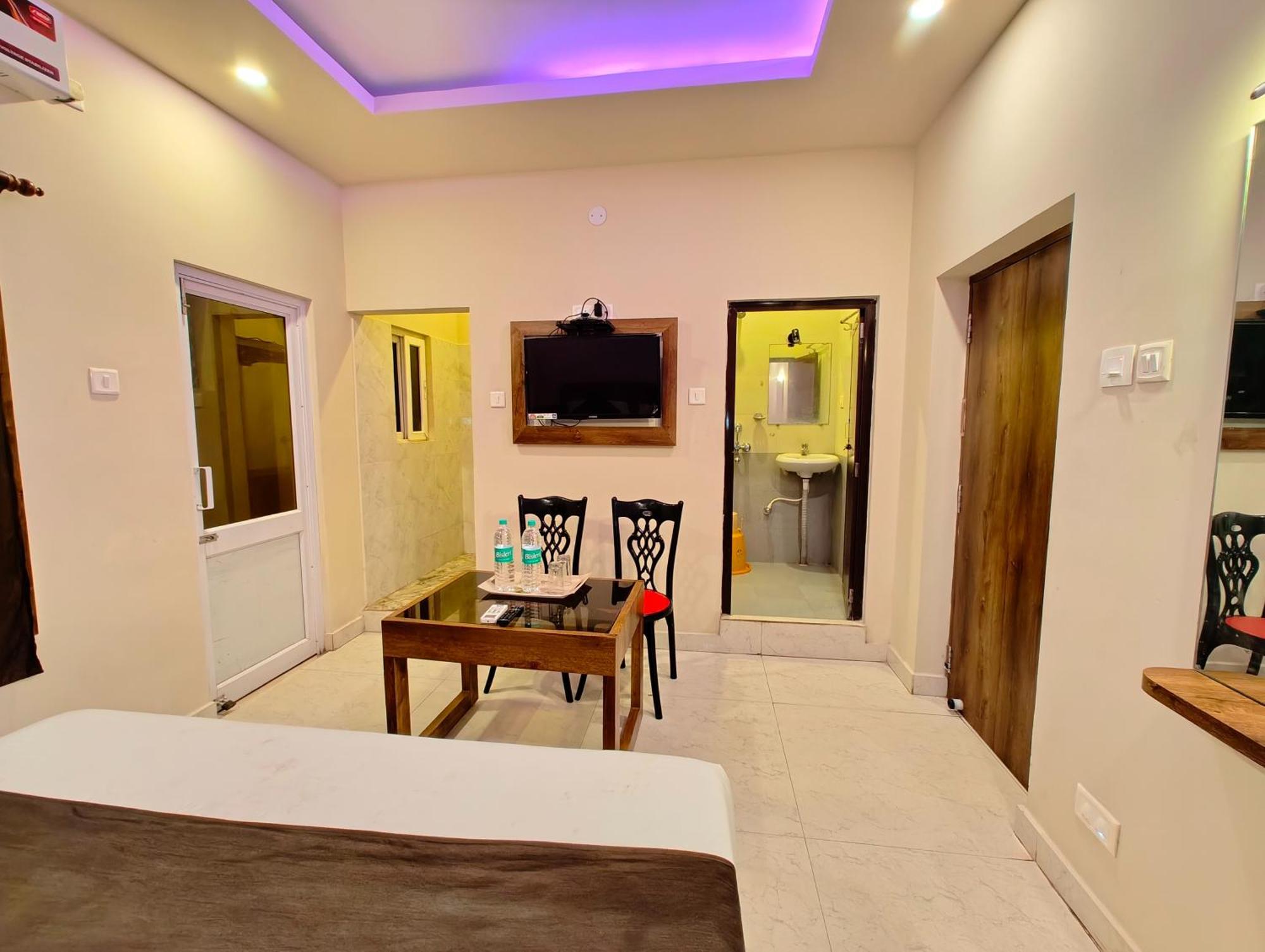 Blue Sagar - Near-bengali-market-sea-beach-and-temple With-lift-and-parking-facilities-restaurant Available-best Seller In City Hotel