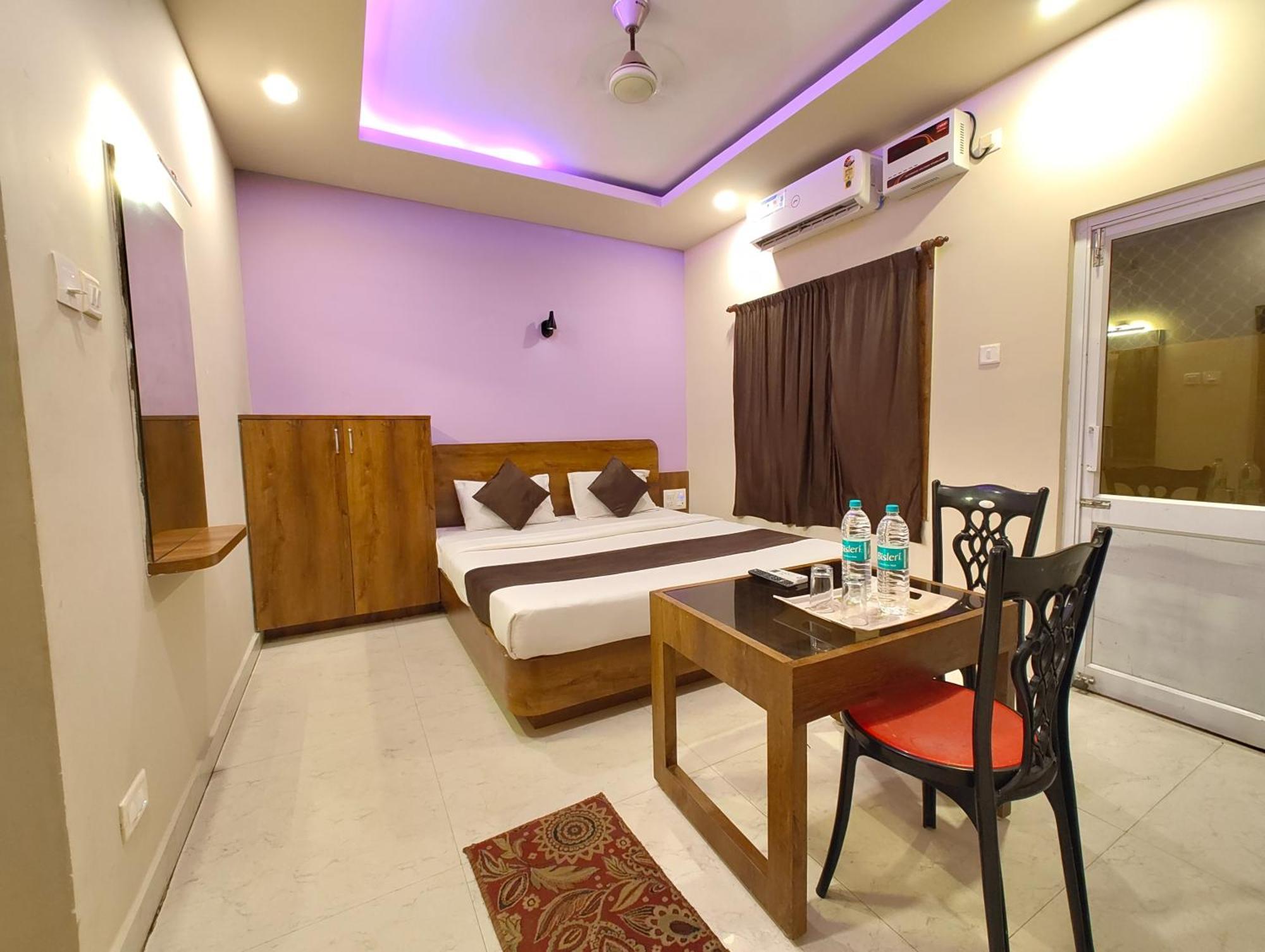 Blue Sagar - Near-bengali-market-sea-beach-and-temple With-lift-and-parking-facilities-restaurant Available-best Seller In City Hotel Puri