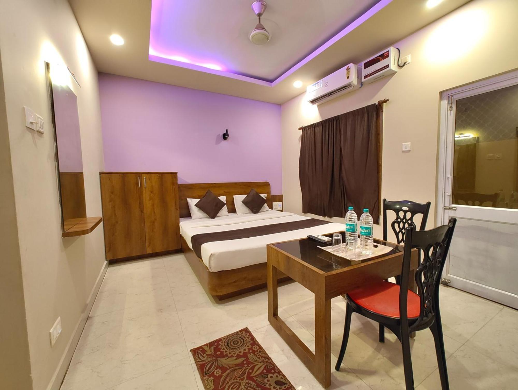 Blue Sagar - Near-bengali-market-sea-beach-and-temple With-lift-and-parking-facilities-restaurant Available-best Seller In City Puri