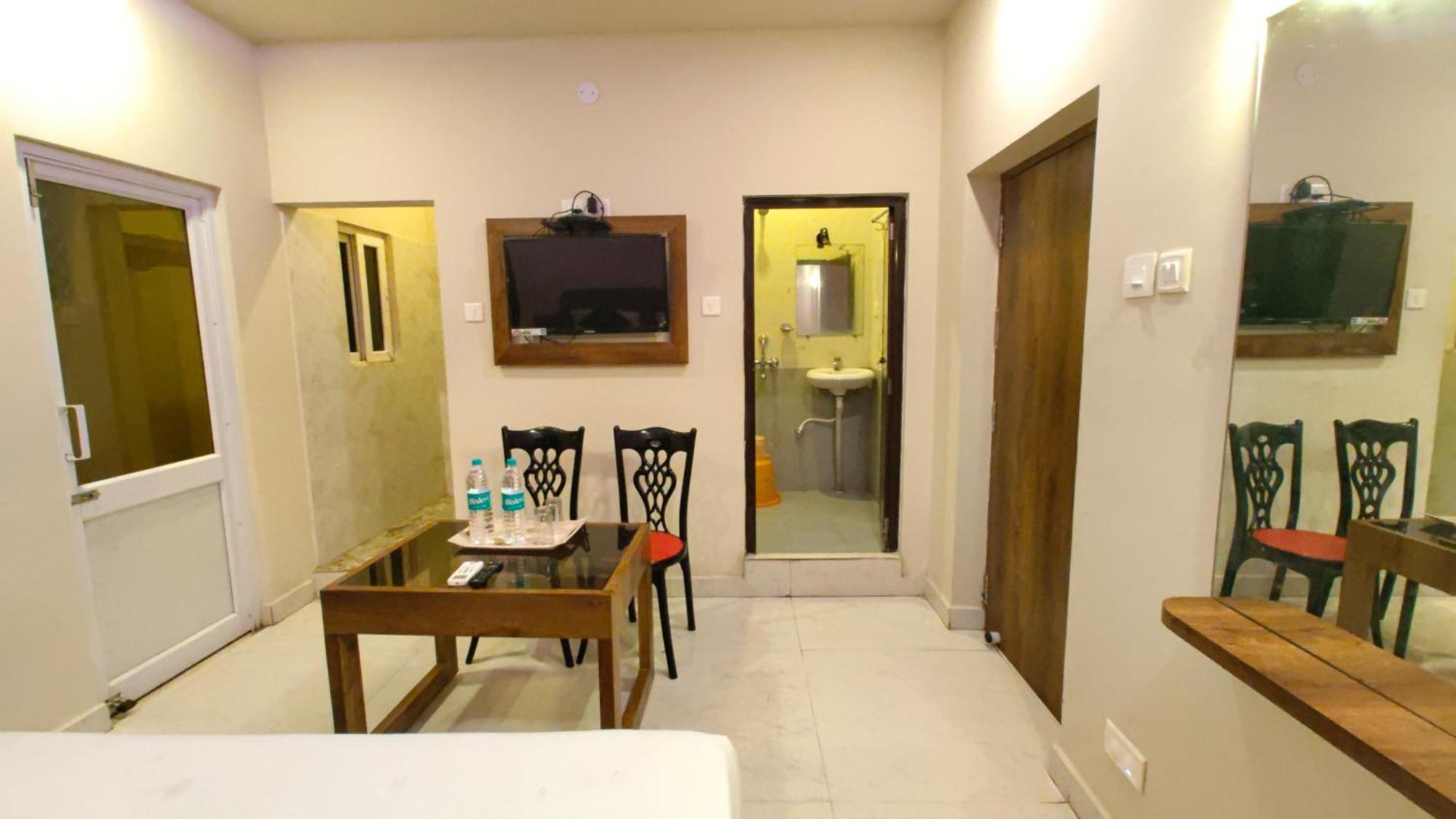 Blue Sagar - Near-bengali-market-sea-beach-and-temple With-lift-and-parking-facilities-restaurant Available-best Seller In City Hotel